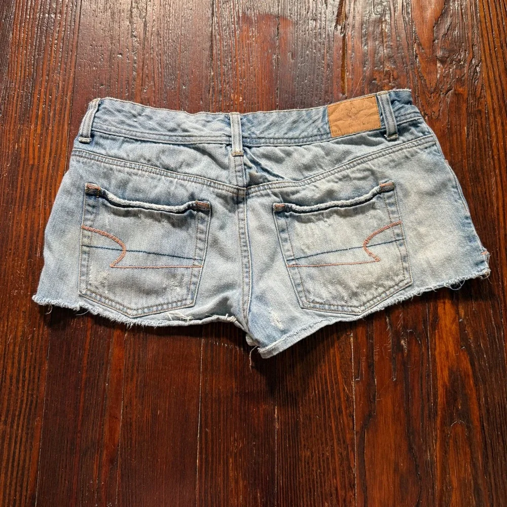 American Eagle Denim Shorts Women 6 Light Blue Distressed Raw Hem Low Rise 2647